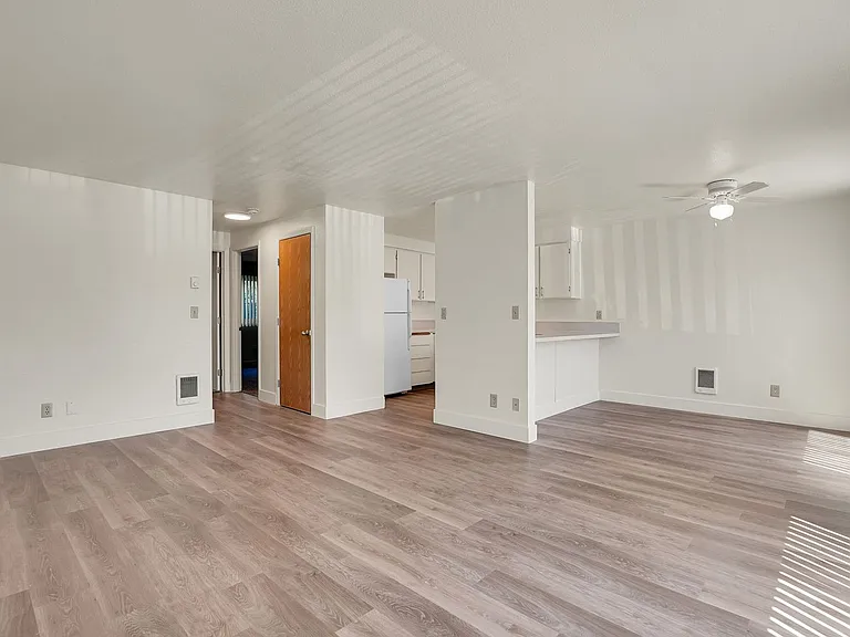 Garden Court Apts. — Photo 23