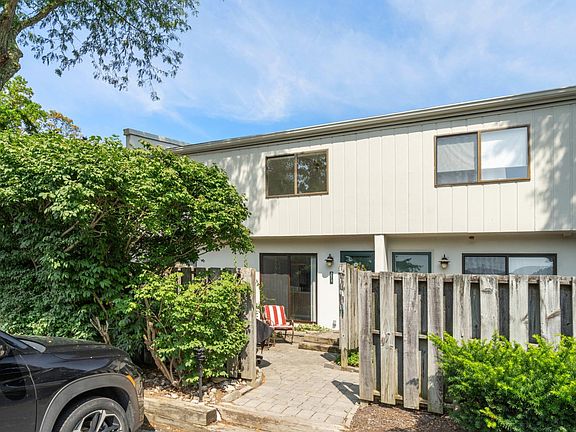 2nd image of 273 Summit House