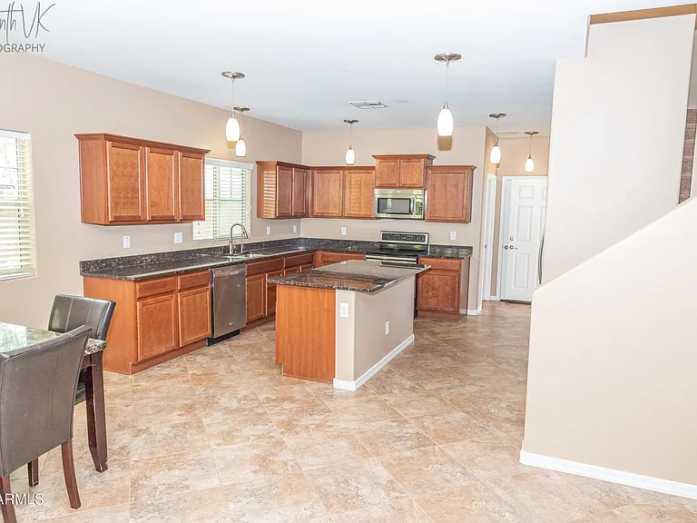 2162 W Scully Dr — Photo 4