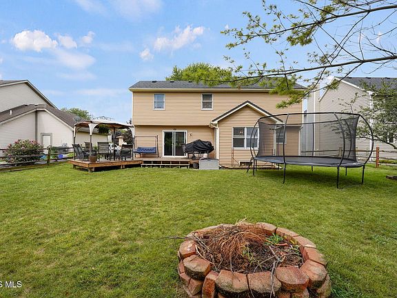 2nd image of 2214 Willowtree Ln