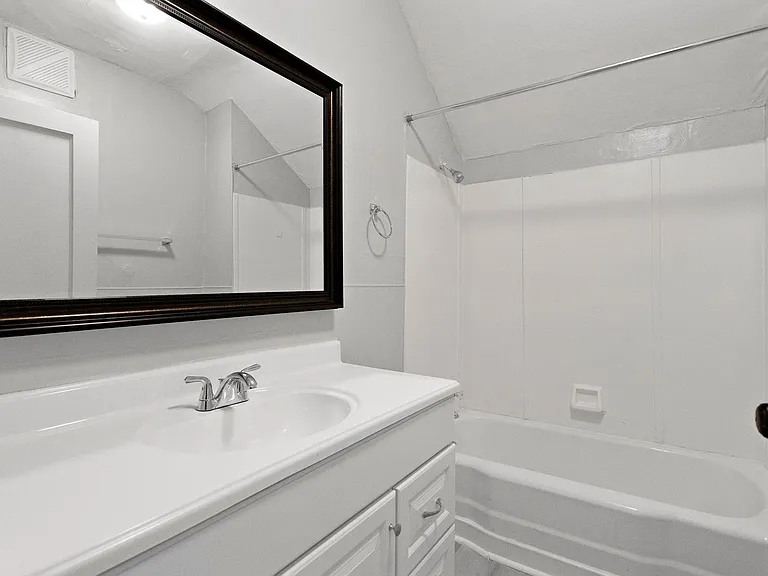 825 Kentucky Ave — Photo 4