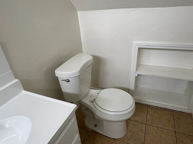429 W Cowles St — Photo 12