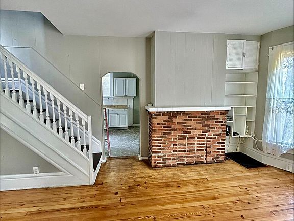 4th image of 1498 Briarwood Ave