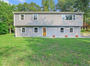 1 Pine St, Sandy Hook, CT 06482