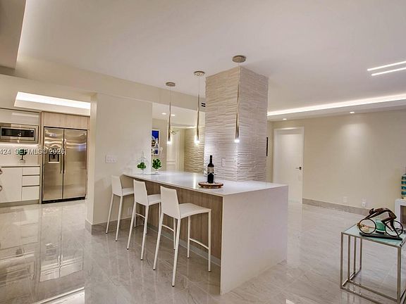3rd image of 900 Bay Dr APT 822