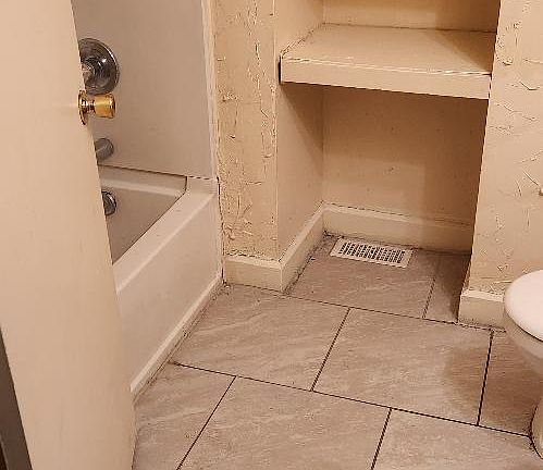 2nd image of 2254 N Kenwood Ave