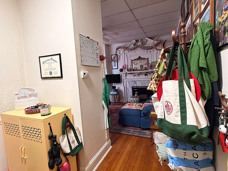 2049 Chestnut St #2R — Photo 4