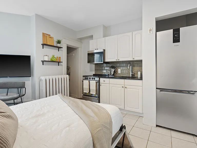 360 Friel St — Photo 10