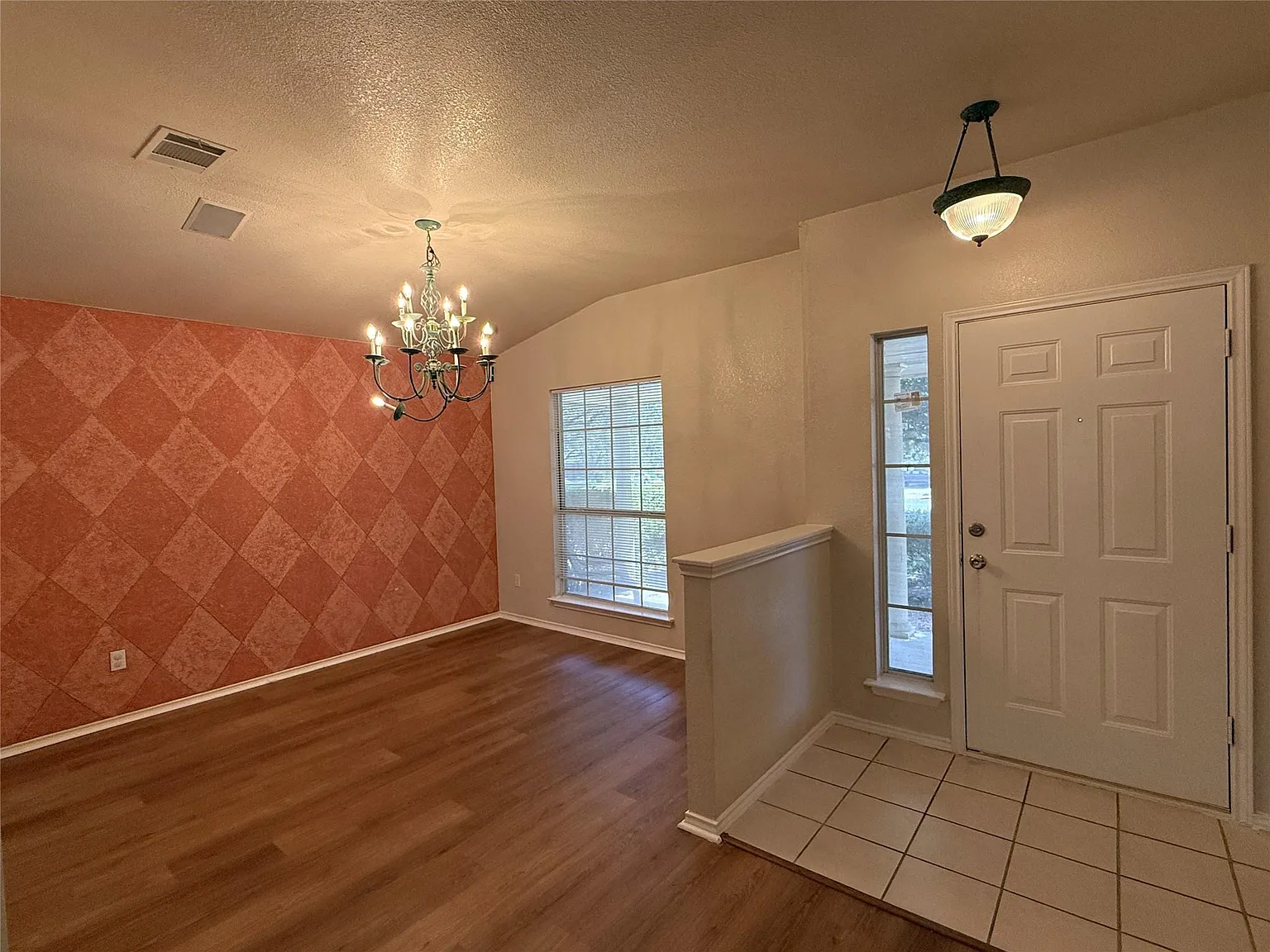 3 bed, 2.0 bath, 2148 sqft, $1,999 — Photo 3