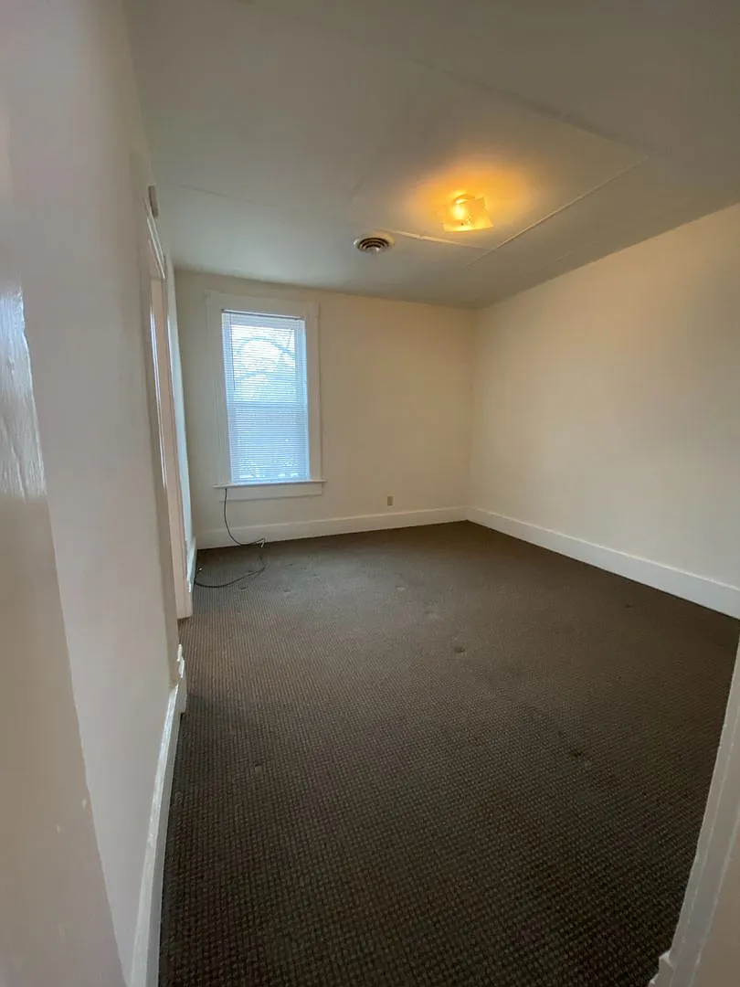 Spacious One Bedroom on the Northside — Photo 3
