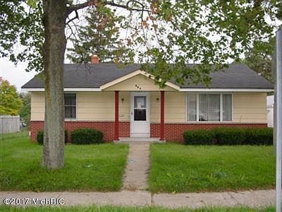 1st image of 627 N Riverview Dr