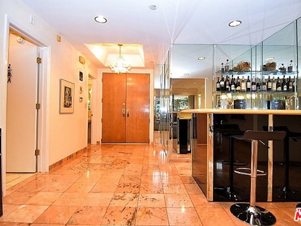1st image of 125 N Gale Dr APT 106