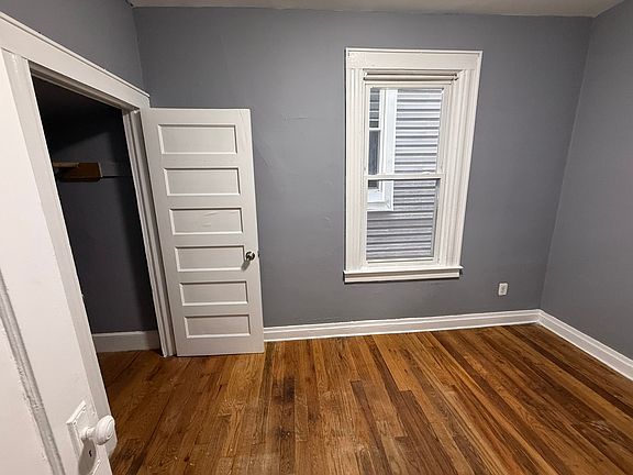 3rd image of 591 15th Ave Floor 1