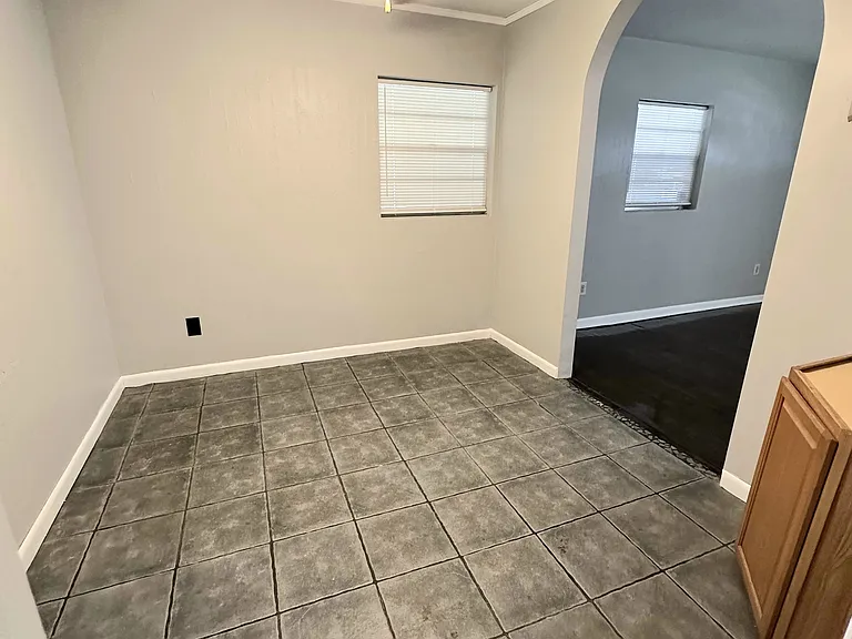 332 Bay St — Photo 9
