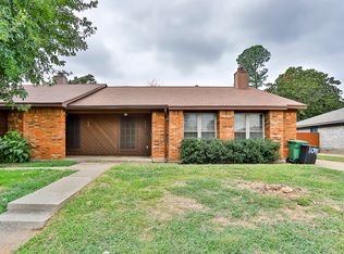 1041 Stableway Ln, Bedford, TX 76022