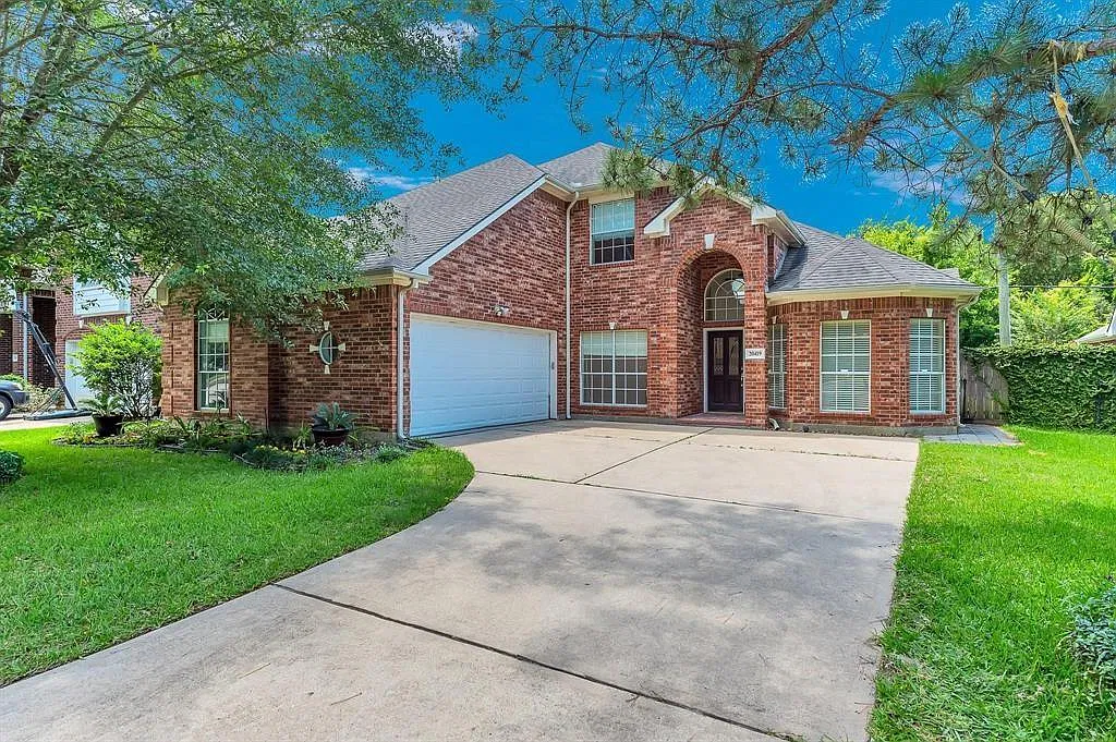 5 bed, 2740 sqft, $2,650 — Photo 1