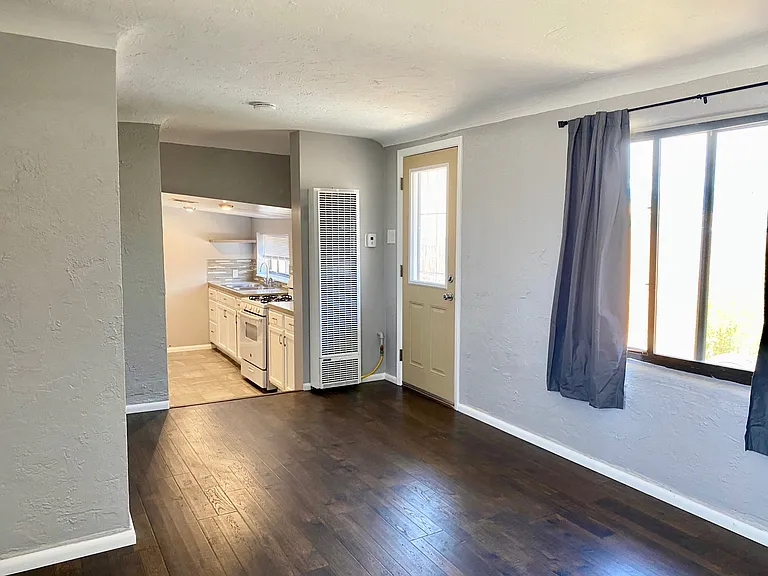304 Jefferson St NE #2 — Photo 3