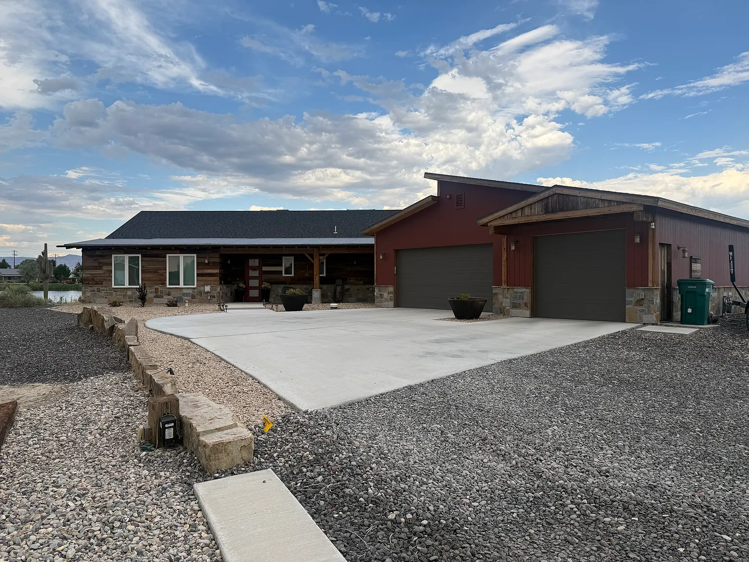 4 bed, 2.5 bath, 2600 sqft, $3,600 — Photo 4