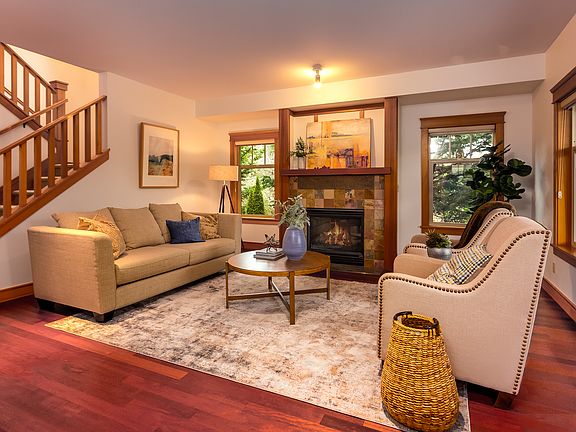 5th image of 10249 Rodal Ct NE