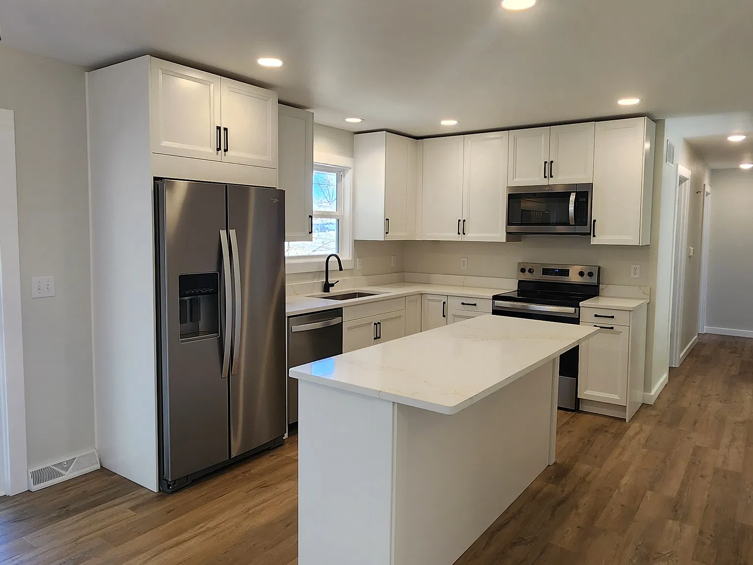 3 bed, 1900 sqft, $2,200 — Photo 3
