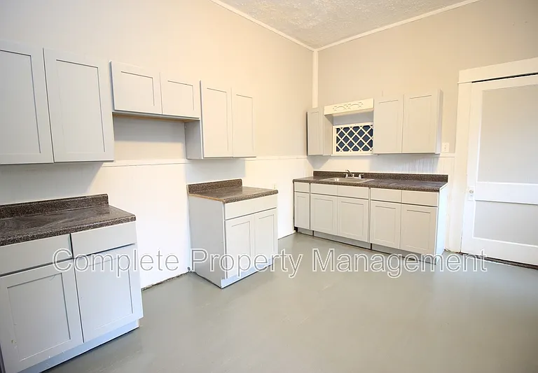 1822 Exeter Ave — Photo 4