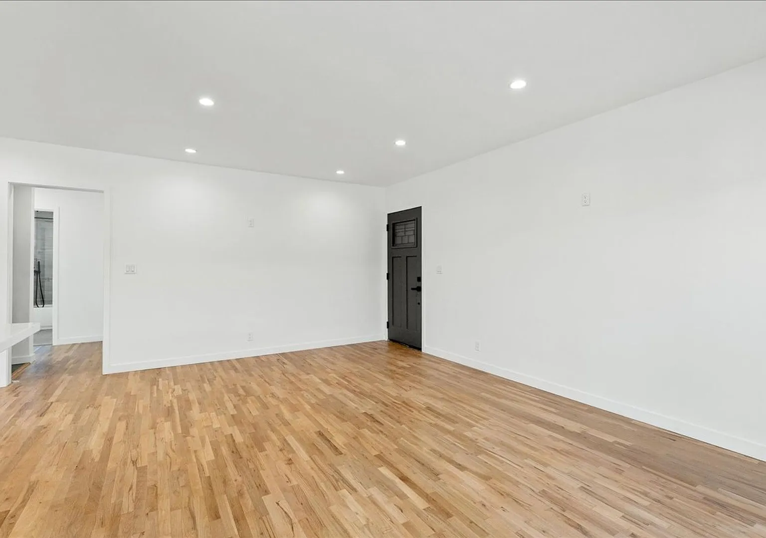 Beautiful Bedroom Apartment in the Heart of West Hollywood and Fairfax! — Photo 2