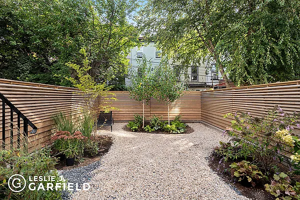 Sold by Leslie J. Garfield | media 6