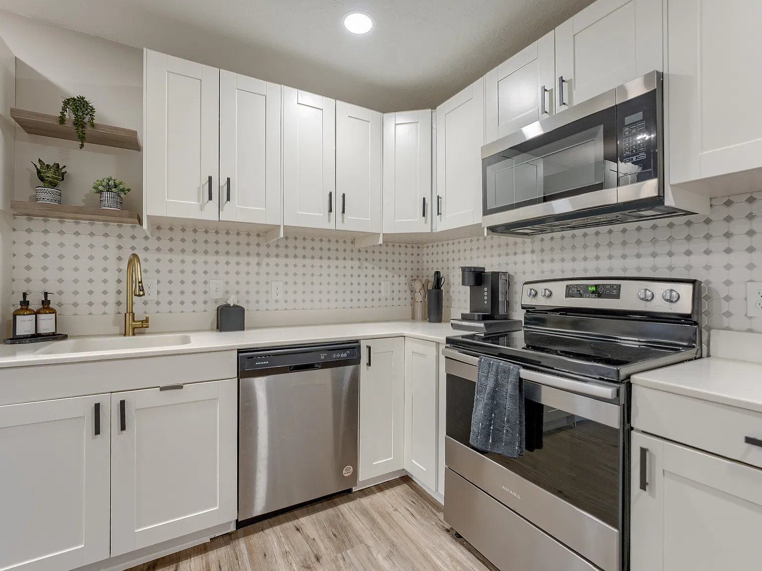 3 bed, 1376 sqft, $2,700 — Photo 4
