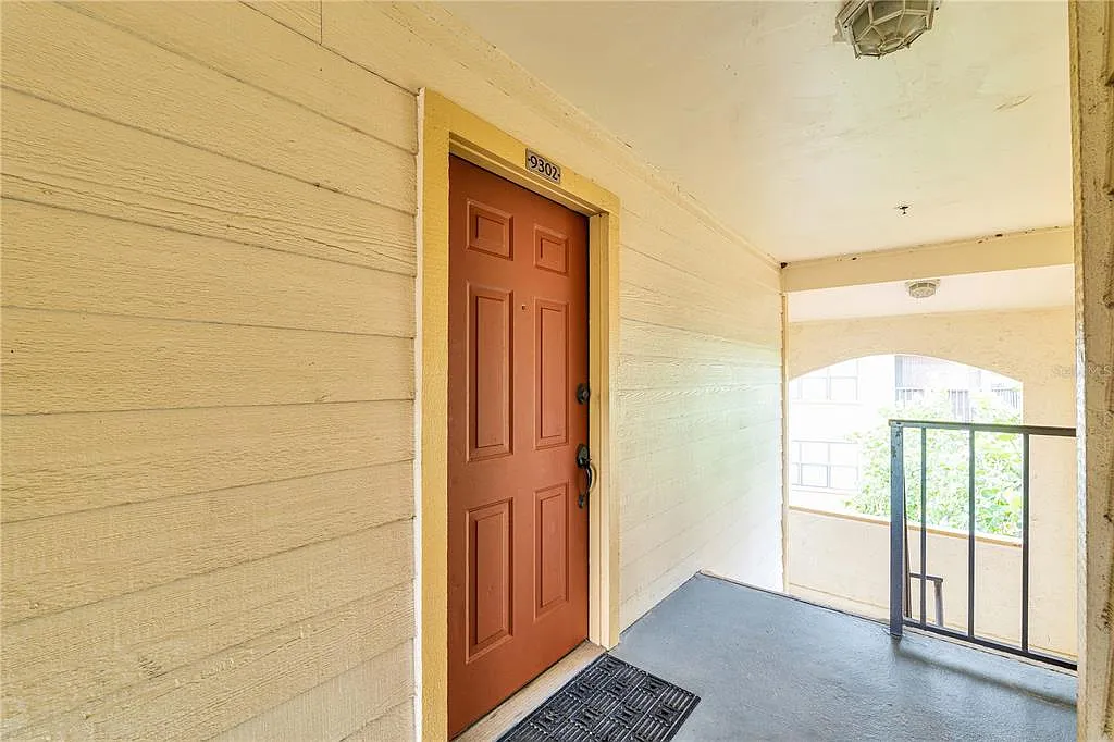 2 bed, 1.0 bath, 857 sqft, $1,695 — Photo 2