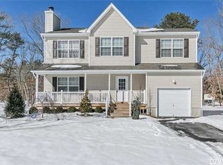 1 Toussie Ct, Ridge, NY 11961