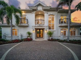 33 3rd St S, Naples, FL 34102