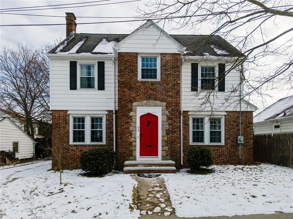 52 Parkside Dr, Providence, RI 02905