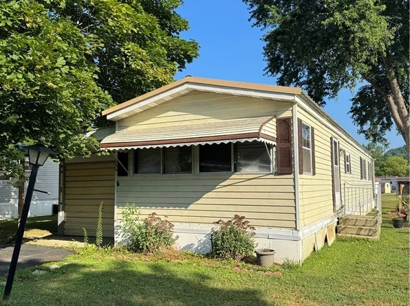 1066 Wish Cir, East Aurora, NY 14052