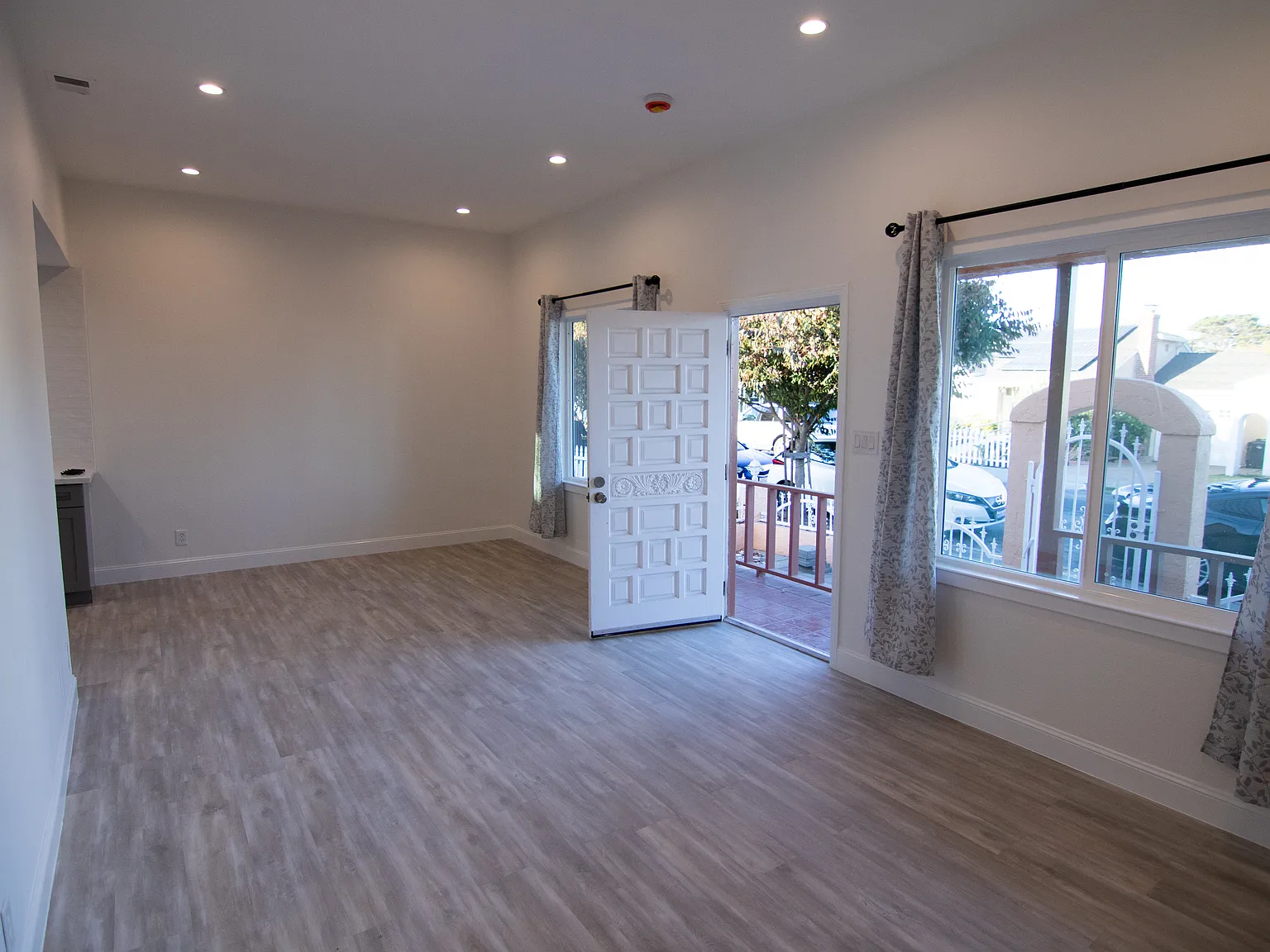 3 bed, 1290 sqft, $5,500 — Photo 3