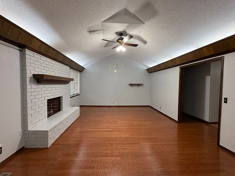 7949 S 85th East Ave — Photo 3