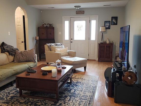 3rd image of 7920 Temple Ln