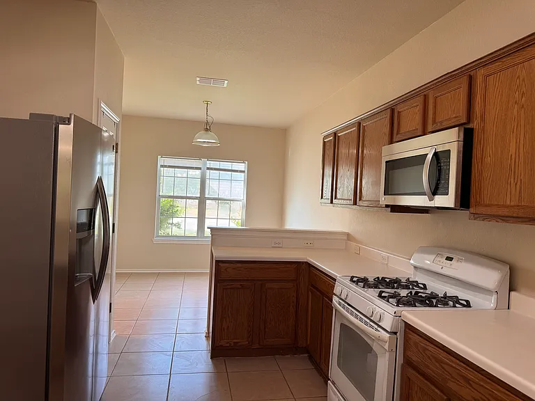908 N Creek Blvd — Photo 11