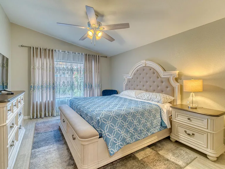 3145 E Desert Ln — Photo 12