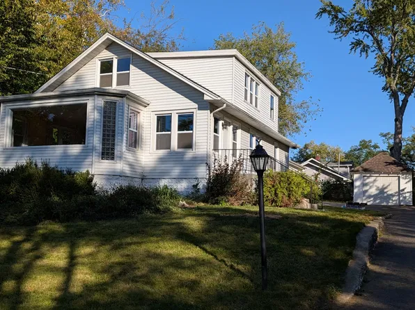 34955 N Augustana Ave, Ingleside, IL 60041