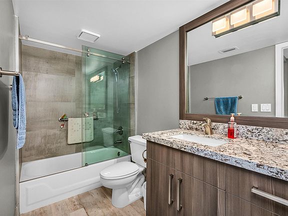 5th image of 7550 Granville #302