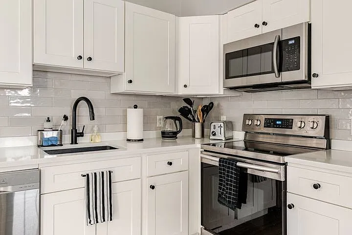 7 Burnside St #1 — Photo 8