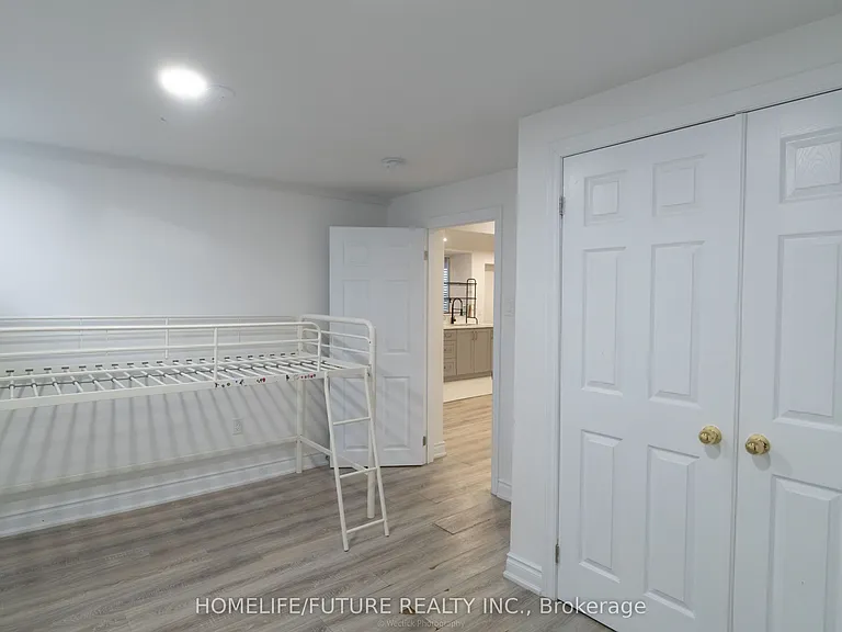 72 Sandford Cres #BASEMENT — Photo 12