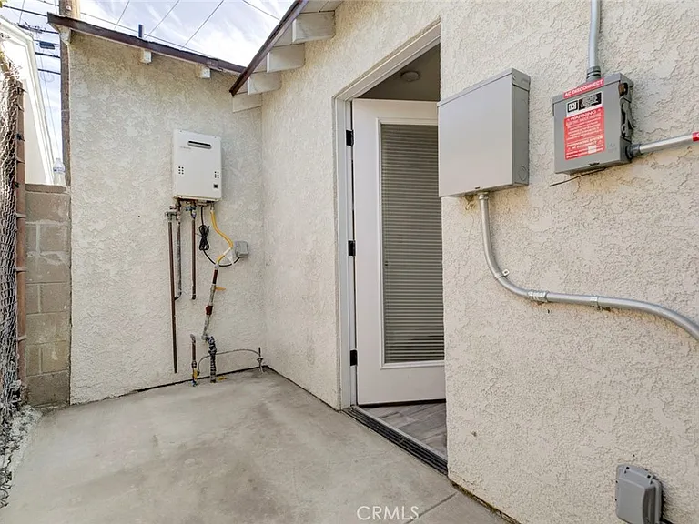 11326 Haskell Ave — Photo 14