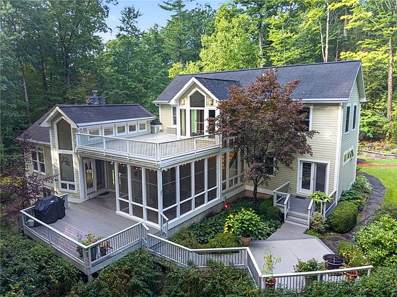 2nd image of 59 Hickory Cir