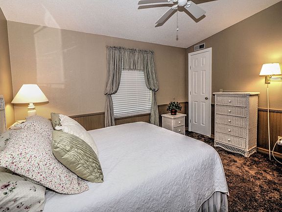5th image of 915 Saint Andrews Blvd