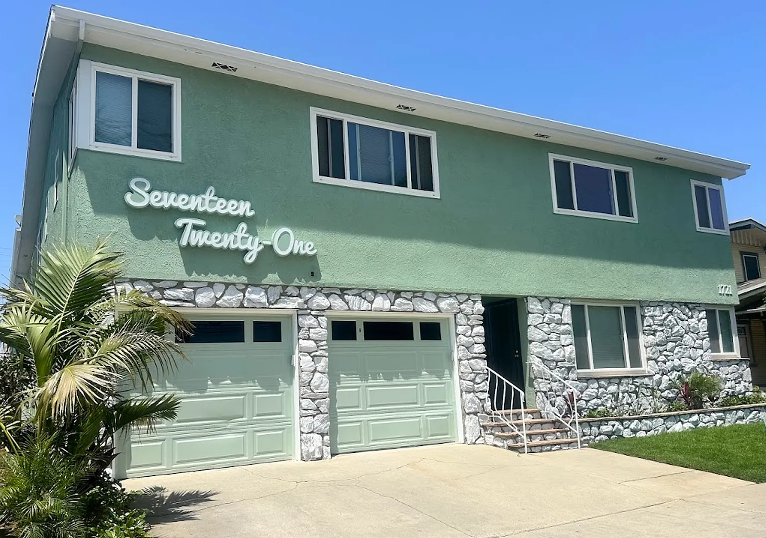 Newly Remodeled 1-Bedroom Upper Unit in Alamitos Beach — Photo 1