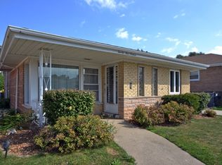 2916 W 100th Pl, Evergreen Park, IL 60805