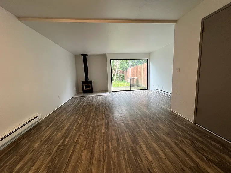 15719 Admiralty Way #B — Photo 6