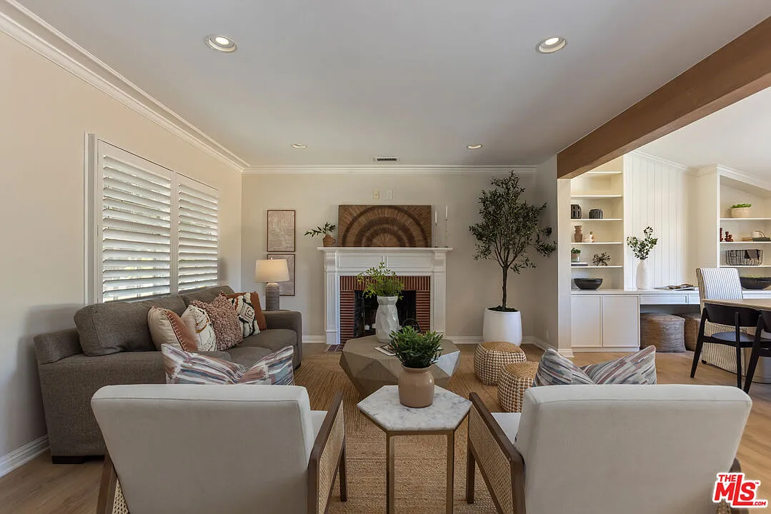 3 bed, 2.0 bath, 1930 sqft, $5,850 — Photo 4