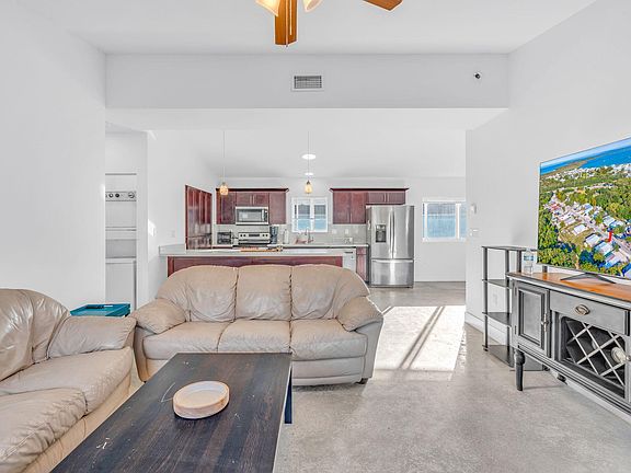 3rd image of 34 Hibiscus Ln